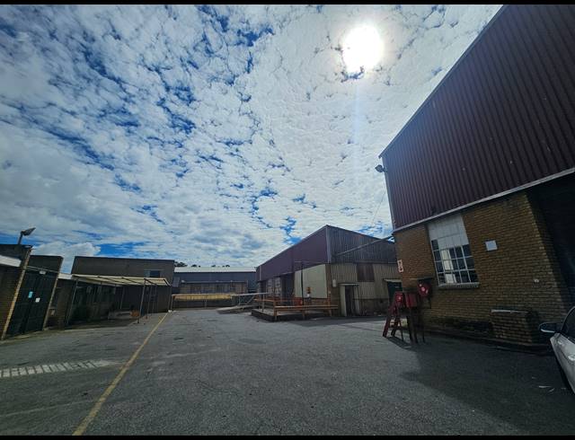 9,058M² WAREHOUSE FOR SALE IN TUNNEY